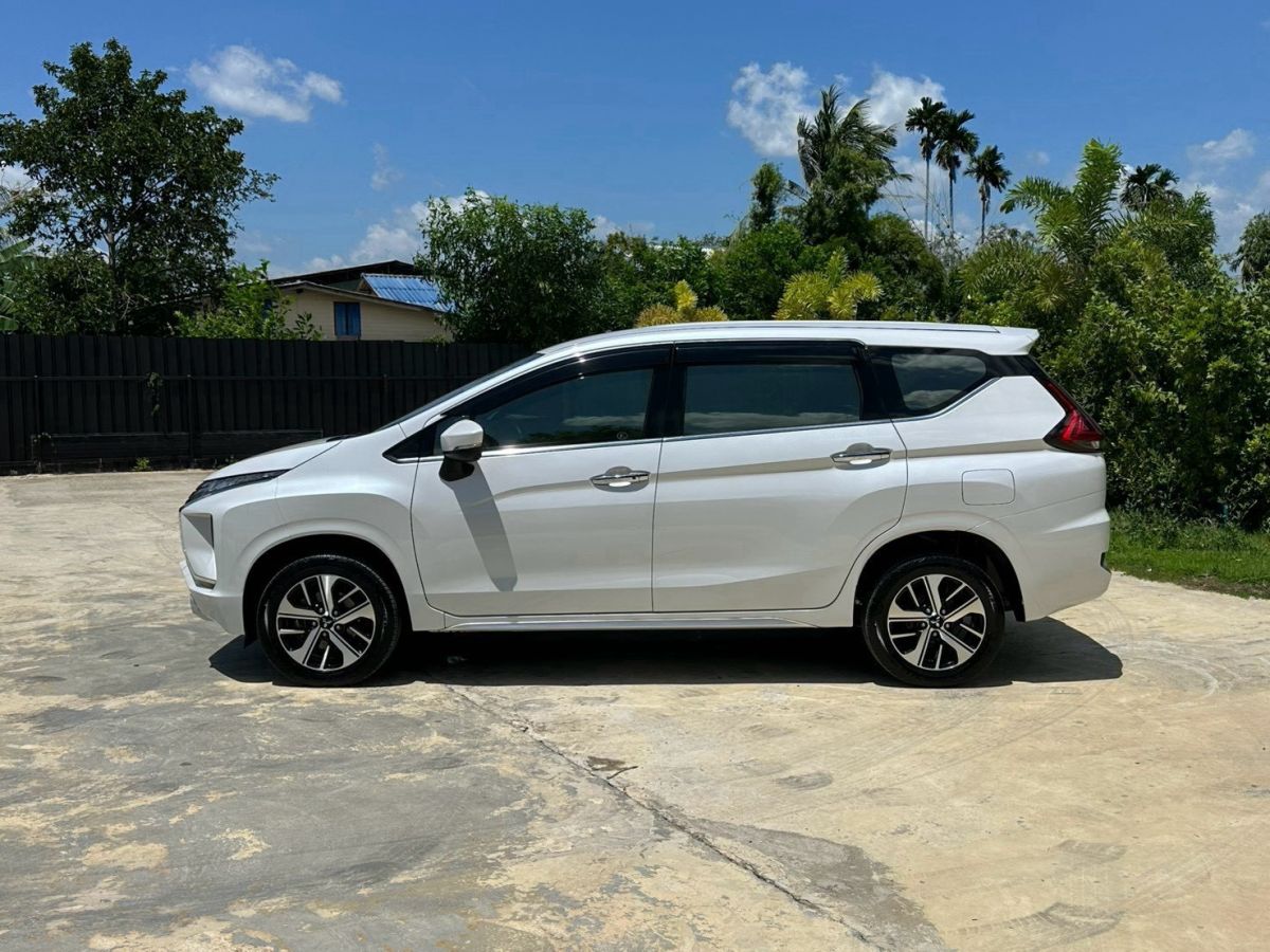 Front view of Mitsubishi Xpander 1.5 GT year 2019 white color used car in Hatyai รูปที่ 5