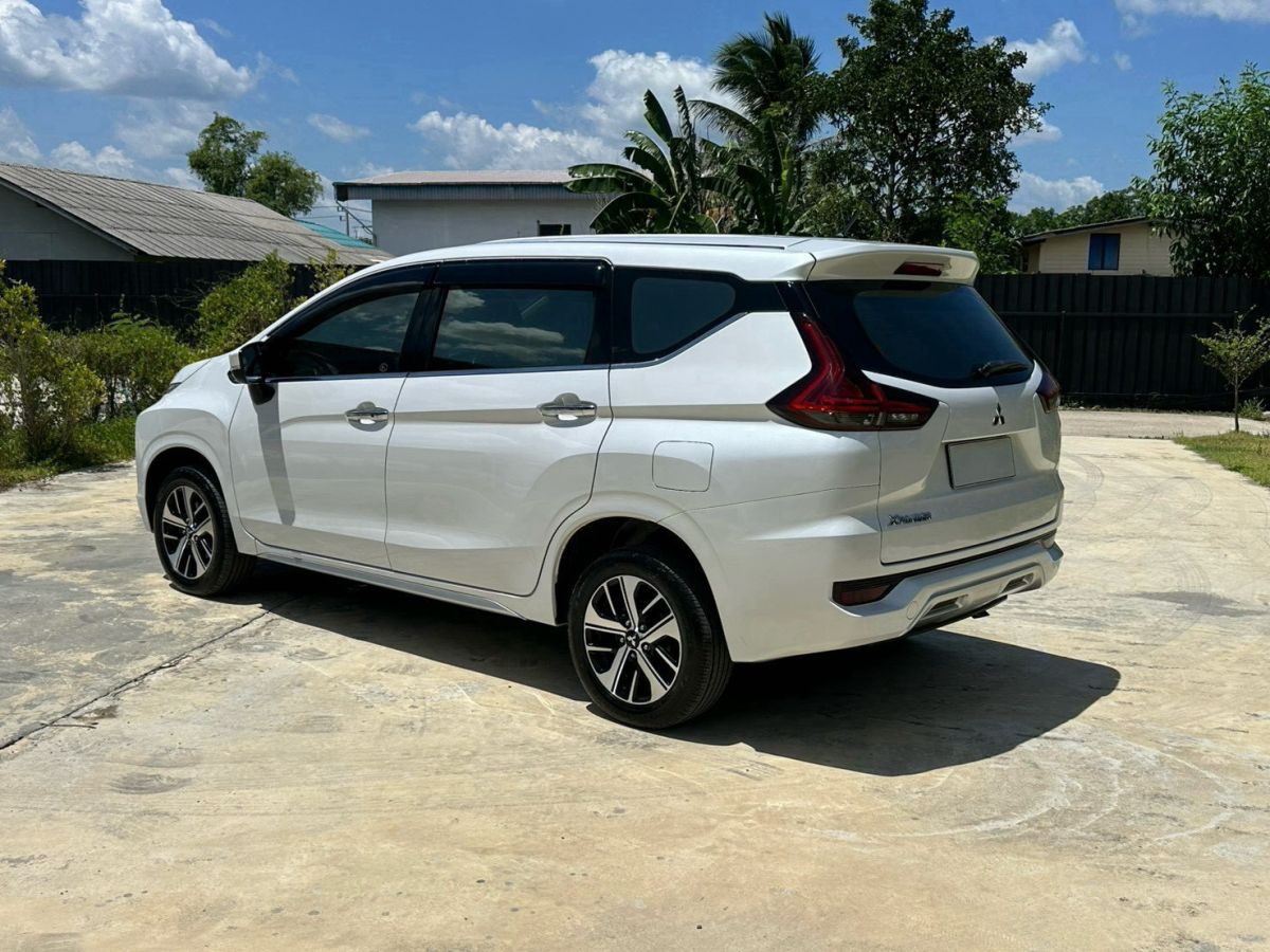 Front view of Mitsubishi Xpander 1.5 GT year 2019 white color used car in Hatyai รูปที่ 8