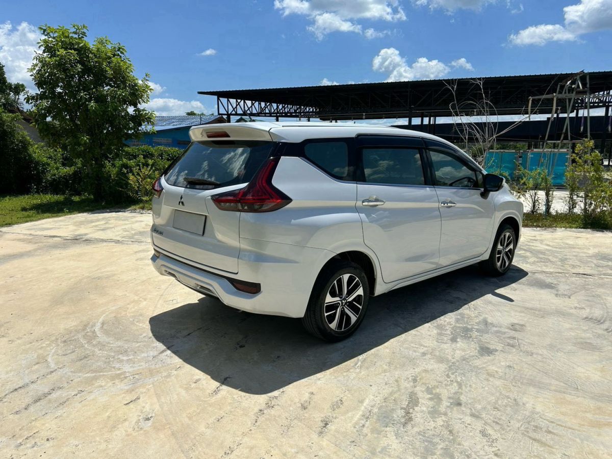 Front view of Mitsubishi Xpander 1.5 GT year 2019 white color used car in Hatyai รูปที่ 7