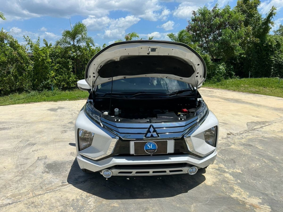 Front view of Mitsubishi Xpander 1.5 GT year 2019 white color used car in Hatyai รูปที่ 11
