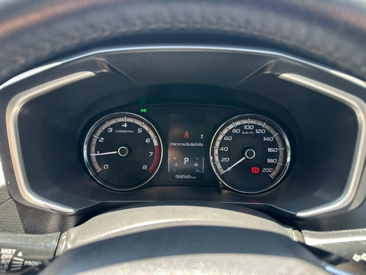 Front view of Mitsubishi Xpander 1.5 GT year 2019 white color used car in Hatyai รูปที่ 14