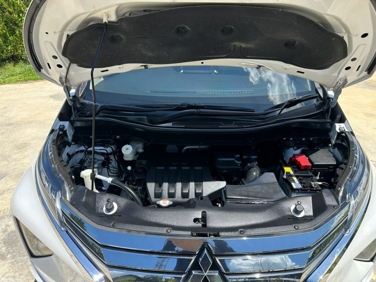 Front view of Mitsubishi Xpander 1.5 GT year 2019 white color used car in Hatyai รูปที่ 13