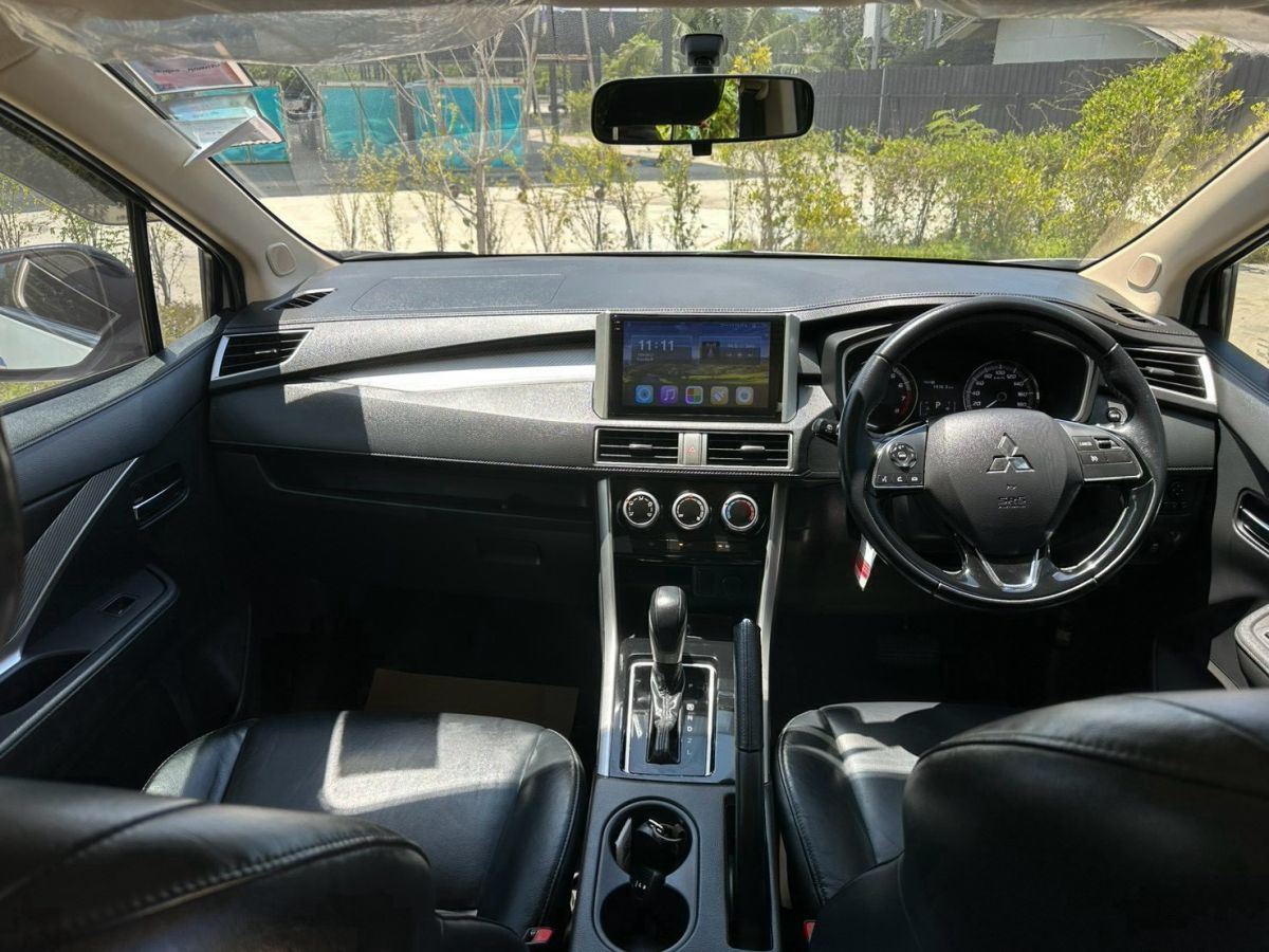 Front view of Mitsubishi Xpander 1.5 GT year 2019 white color used car in Hatyai รูปที่ 10