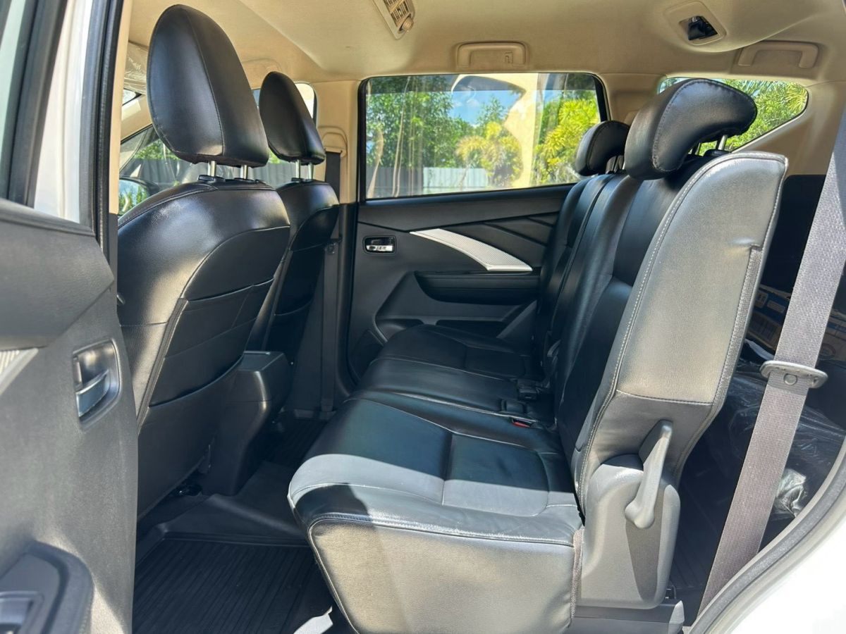 Front view of Mitsubishi Xpander 1.5 GT year 2019 white color used car in Hatyai รูปที่ 18