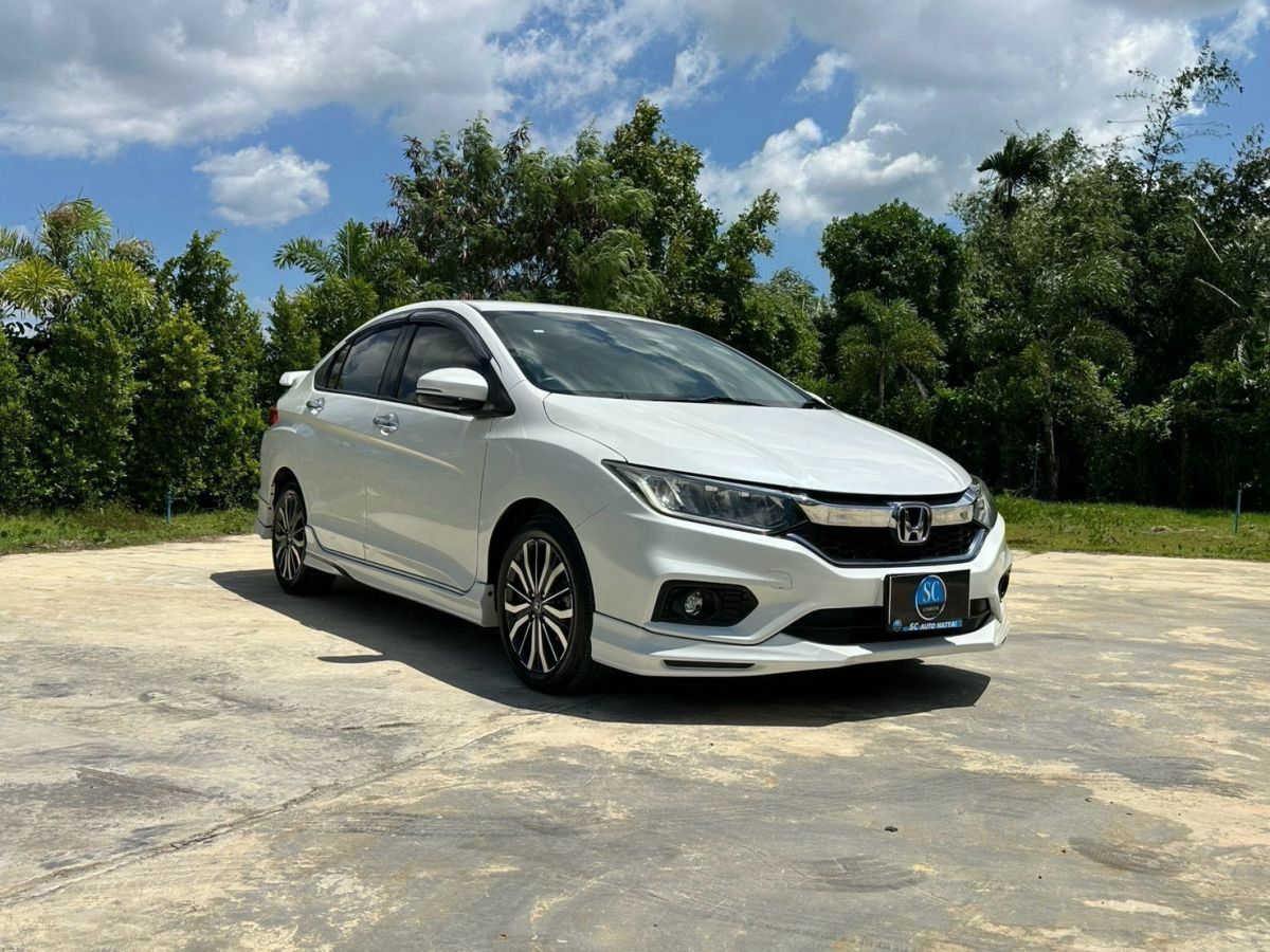 Front view of Honda City 1.5 SV AT year 2018 white color used car in Hatyai รูปที่ 3