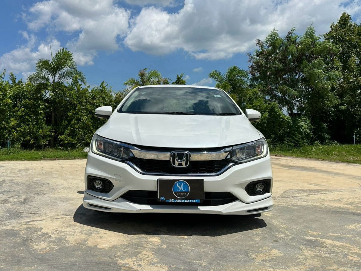 Front view of Honda City 1.5 SV AT year 2018 white color used car in Hatyai รูปที่ 2