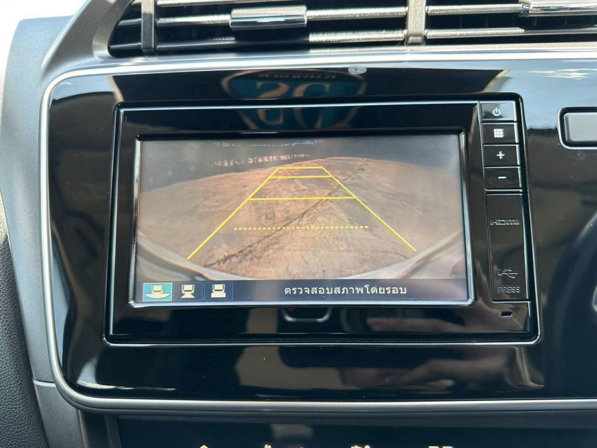 Front view of Honda City 1.5 SV AT year 2018 white color used car in Hatyai รูปที่ 19