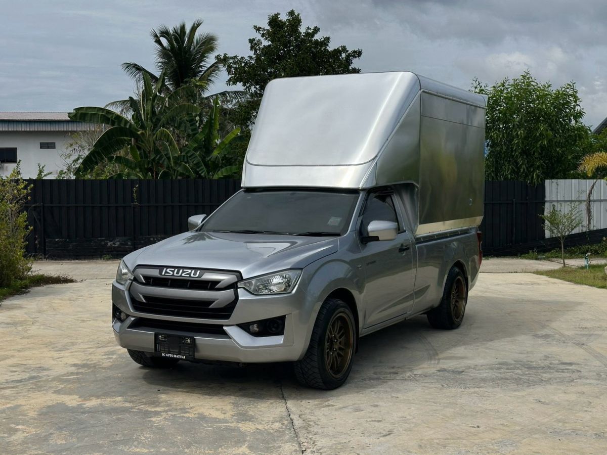 Front view of All New Isuzu D-Max Spark 1.9 Ddi S year 2021 silver color used car with cargo box in Hatyai