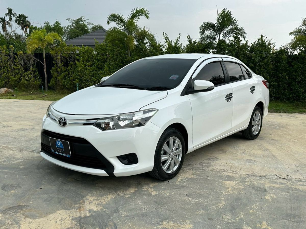 Front view of New Toyota Vios 1.5 E AT year 2017 white color used car in Hatyai