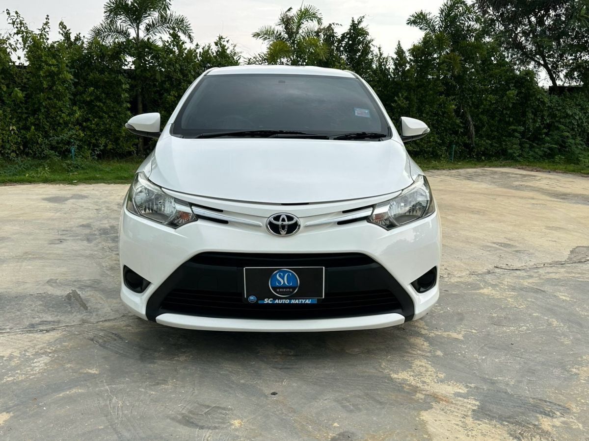 Front view of New Toyota Vios 1.5 E AT year 2017 white color used car in Hatyai รูปที่ 3