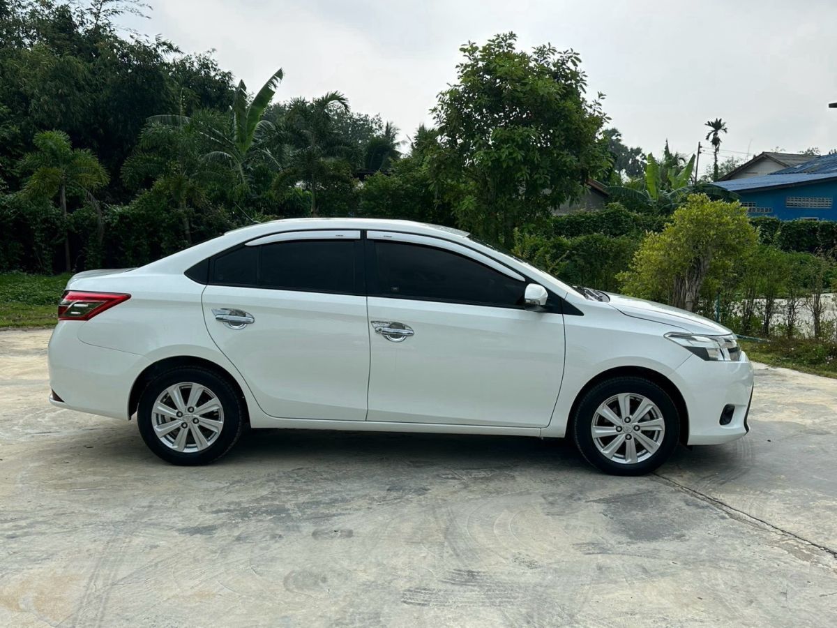 Front view of New Toyota Vios 1.5 E AT year 2017 white color used car in Hatyai รูปที่ 5