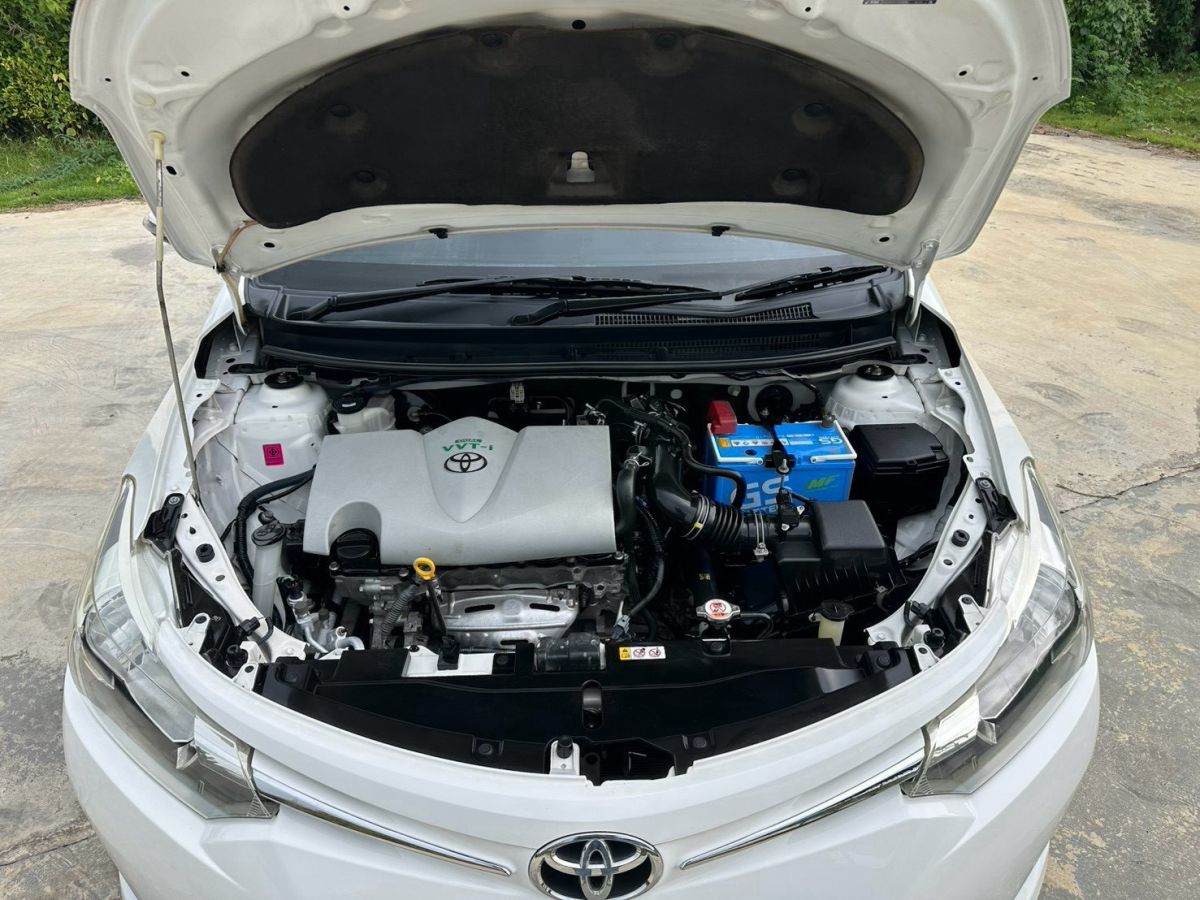 Front view of New Toyota Vios 1.5 E AT year 2017 white color used car in Hatyai รูปที่ 18
