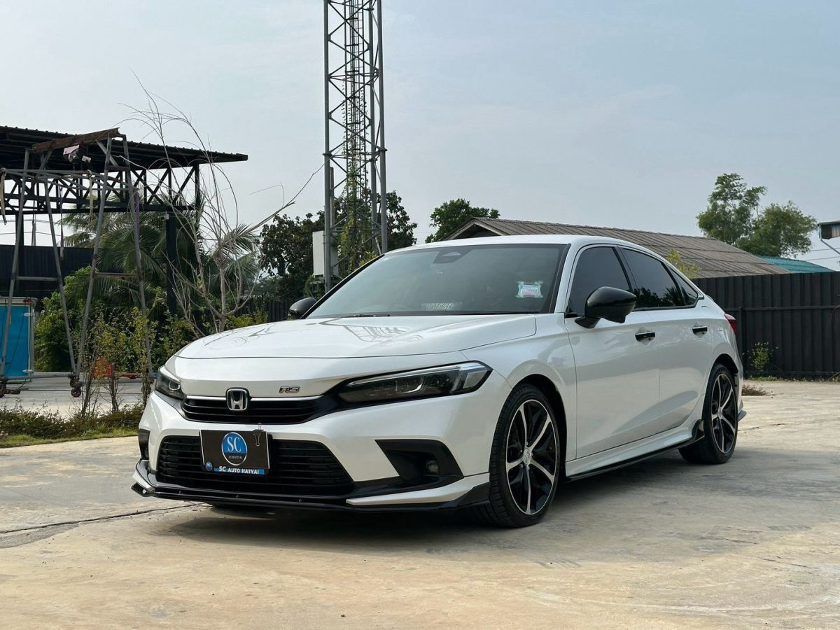 Front view of Honda Civic FE 1.5 Turbo RS year 2022 white color used car in Hatyai