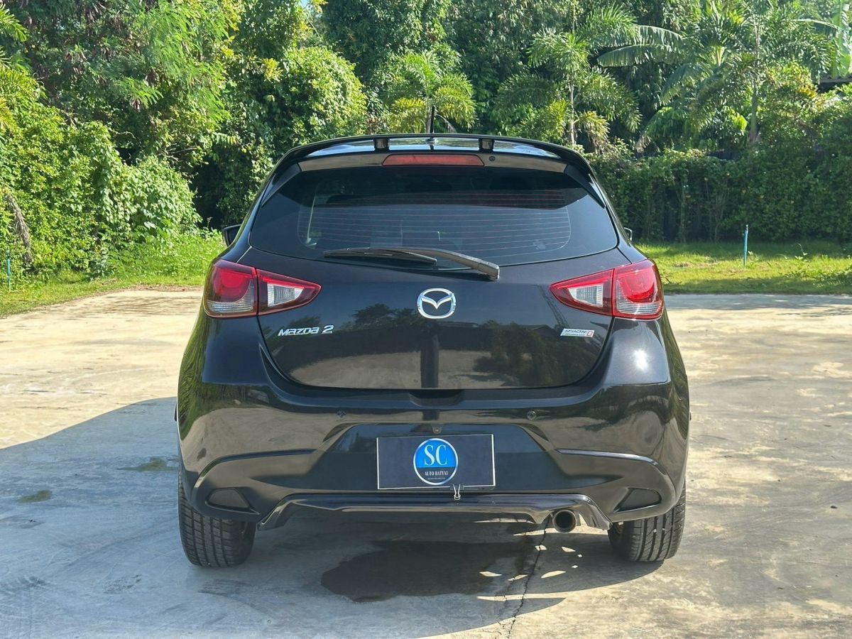 Front view of Mazda 2 Hatchback 1.5 XD Sports year 2015 black color used car in Hatyai รูปที่ 6