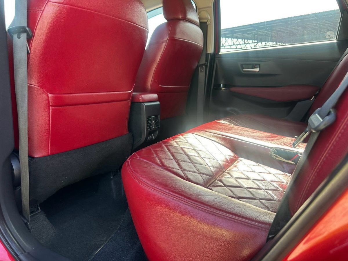 Front view of Toyota Yaris Ativ 1.2 Premium Luxury year 2023 red color used car in Hatyai รูปที่ 10