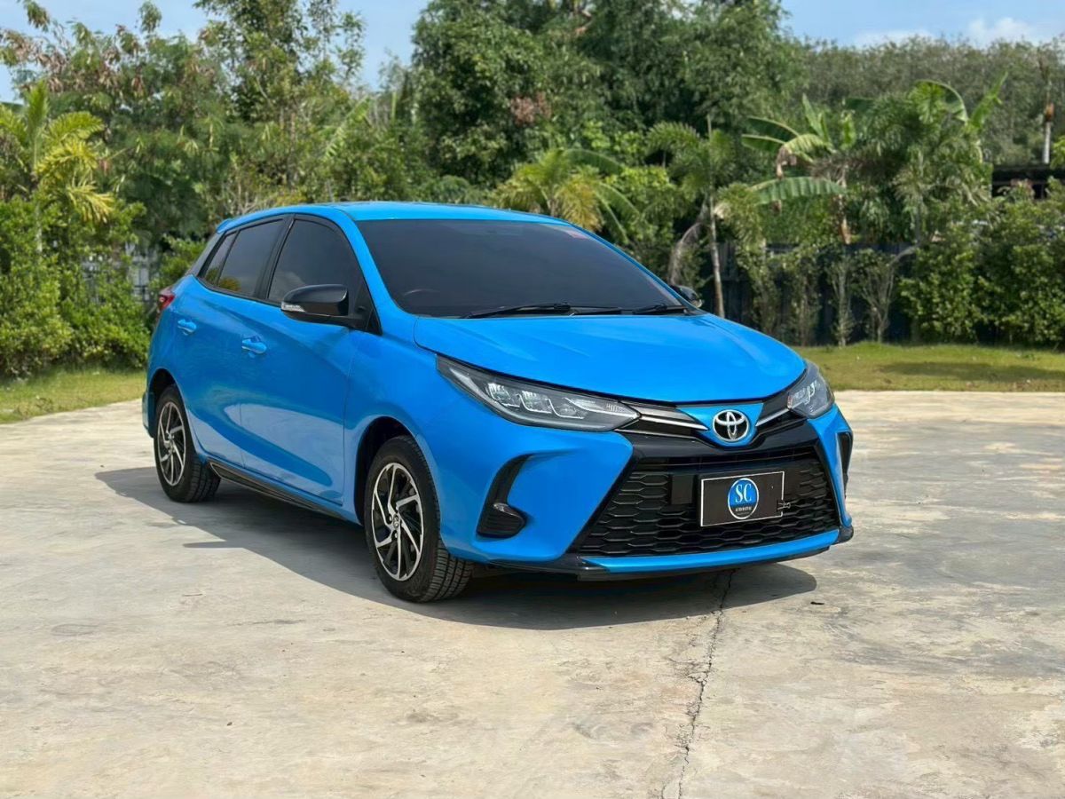 Front view of Toyota Yaris Hatchback 1.2 Sport year 2020 blue color used car in Hatyai