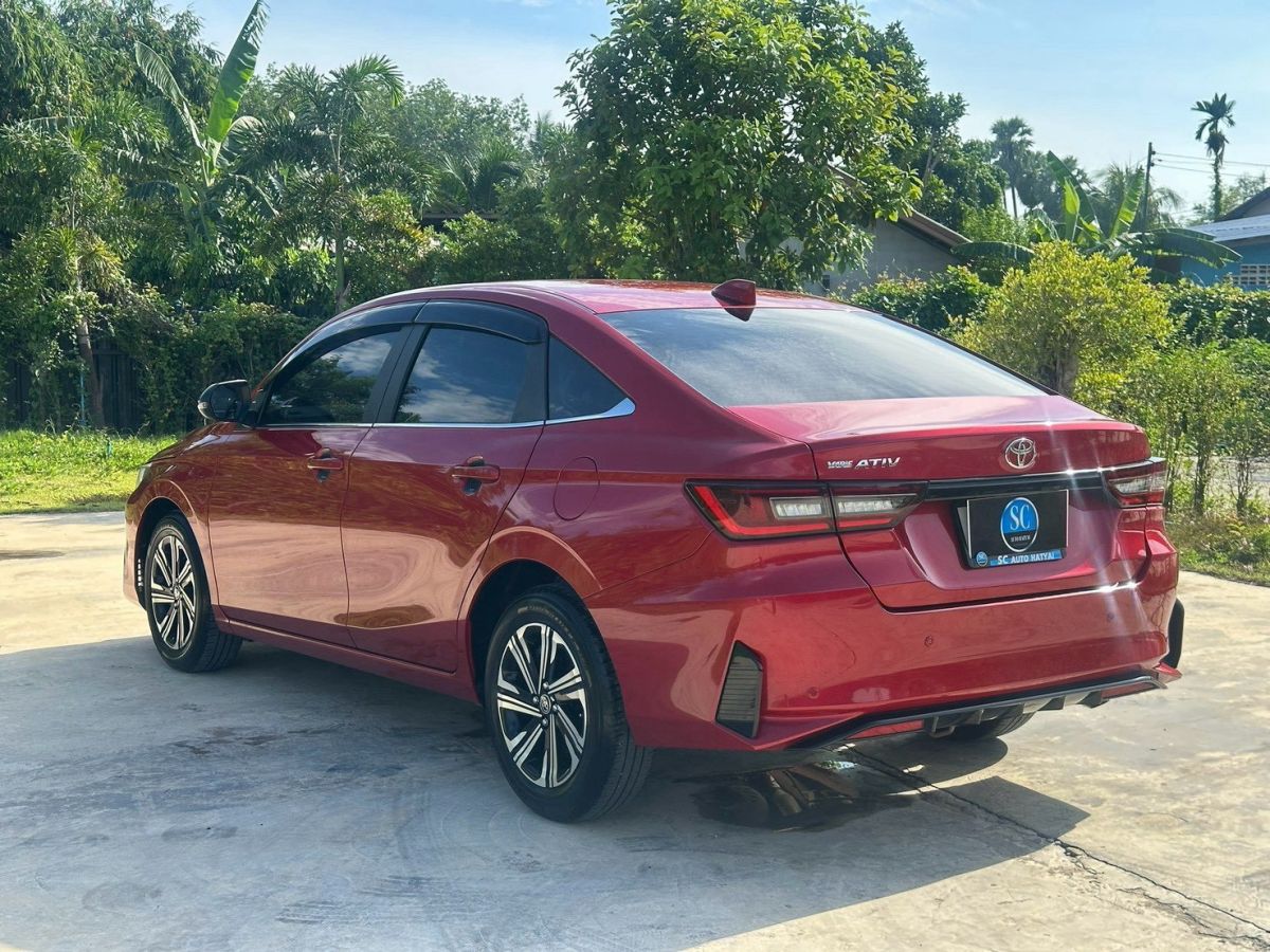 Front view of Toyota Yaris Ativ 1.2 Premium Luxury year 2023 red color used car in Hatyai รูปที่ 8
