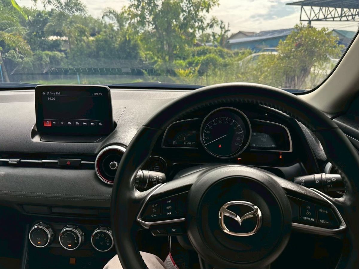 Front view of Mazda CX-3 2.0 Comfort year 2023 grey color used car in Hatyai รูปที่ 24