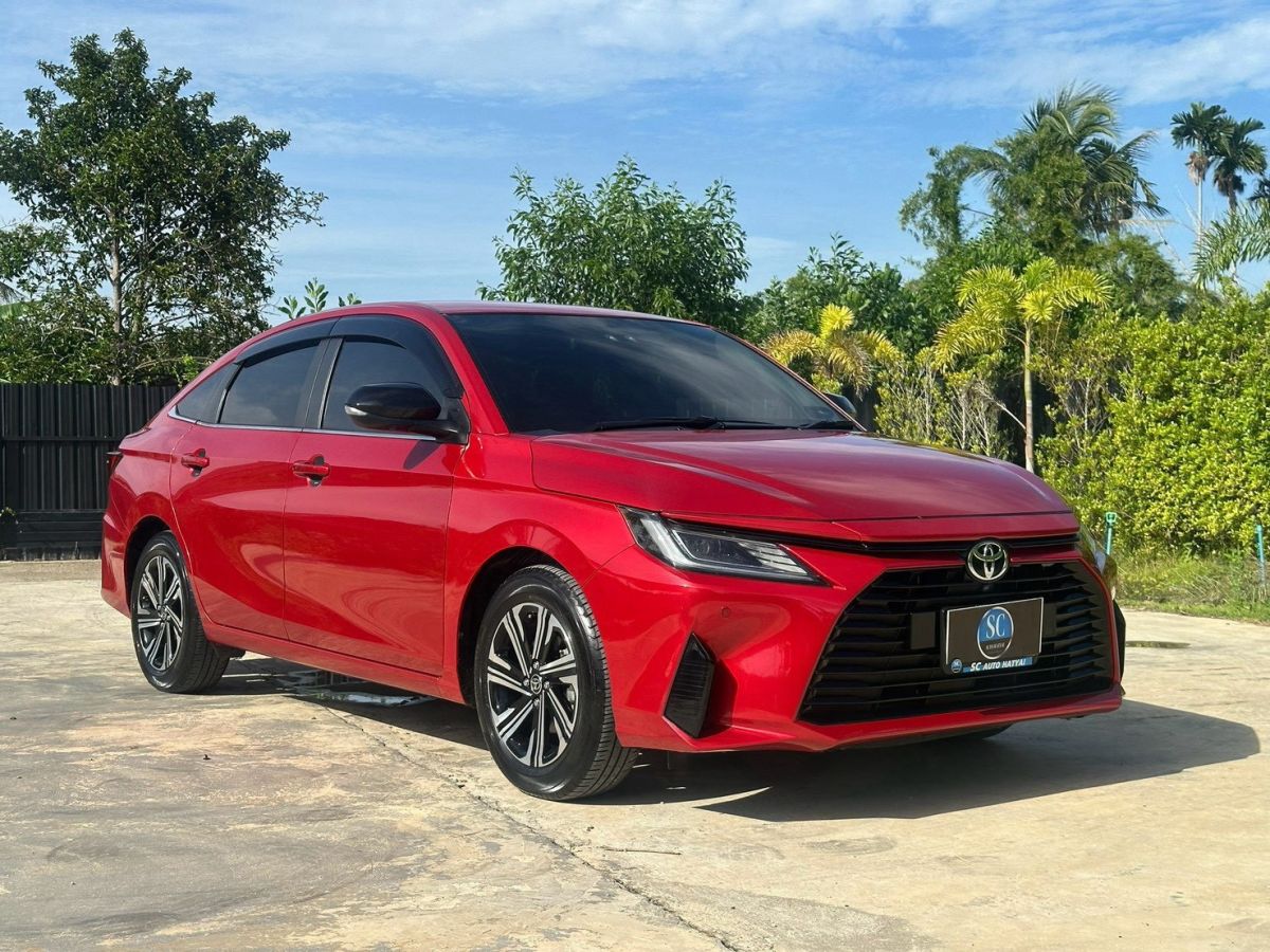 Front view of Toyota Yaris Ativ 1.2 Premium Luxury year 2023 red color used car in Hatyai รูปที่ 3