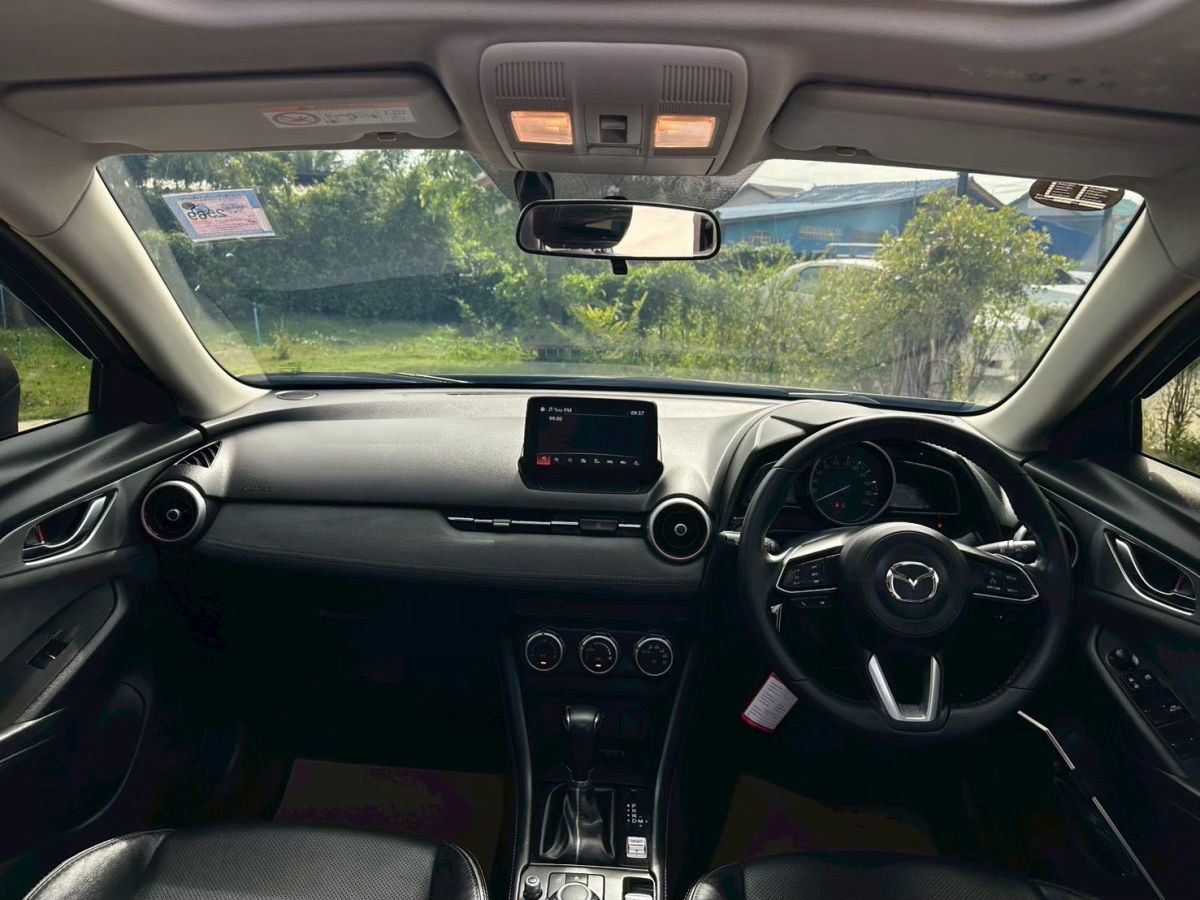 Front view of Mazda CX-3 2.0 Comfort year 2023 grey color used car in Hatyai รูปที่ 14