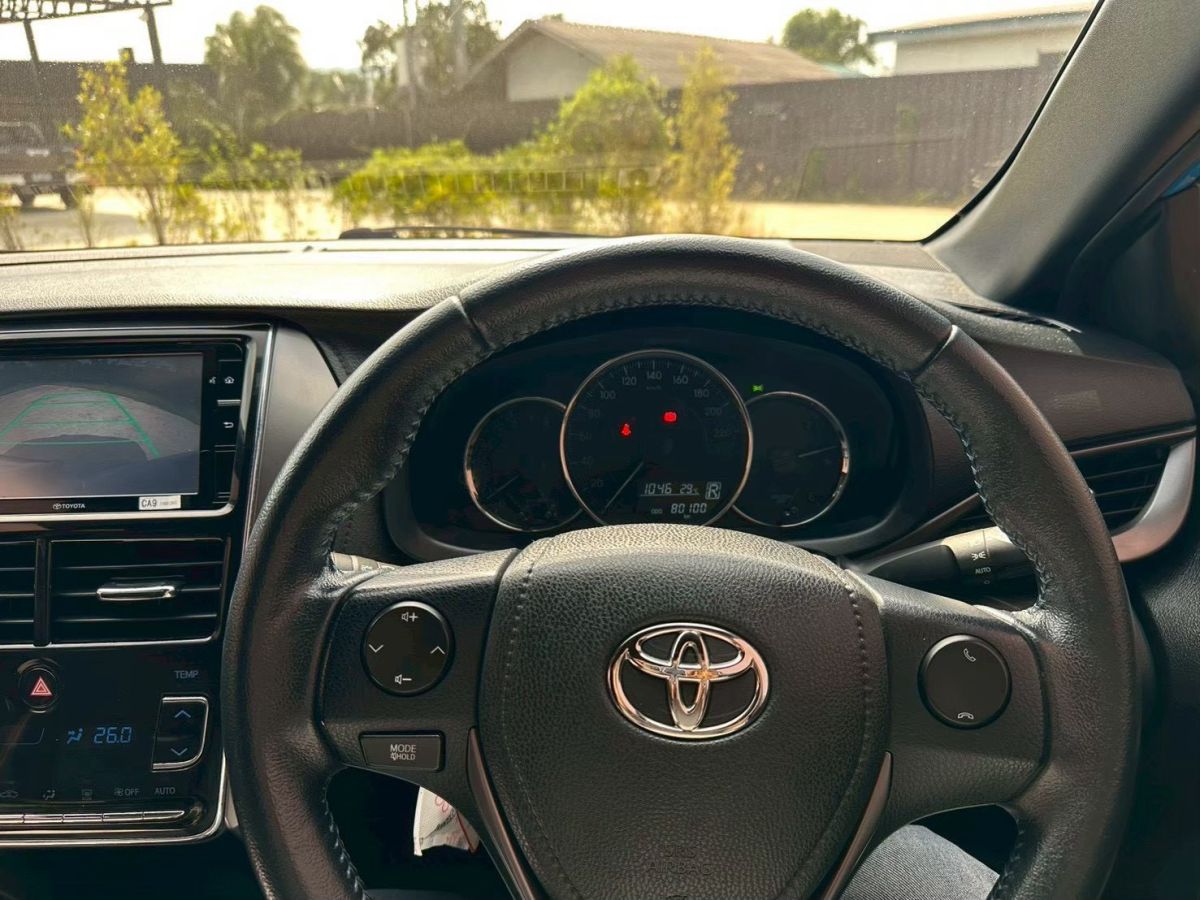 Front view of Toyota Yaris Hatchback 1.2 Sport year 2020 blue color used car in Hatyai รูปที่ 14