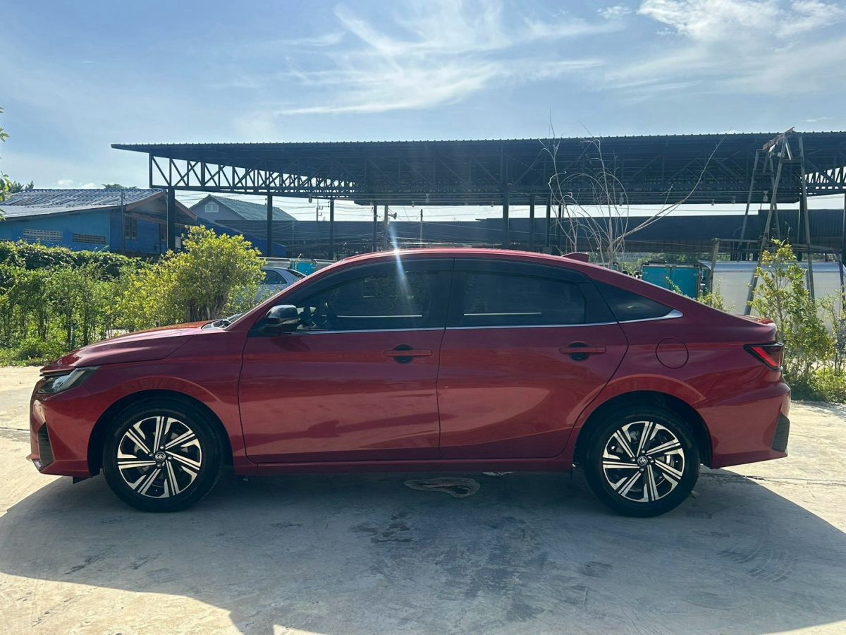 Front view of Toyota Yaris Ativ 1.2 Premium Luxury year 2023 red color used car in Hatyai รูปที่ 4