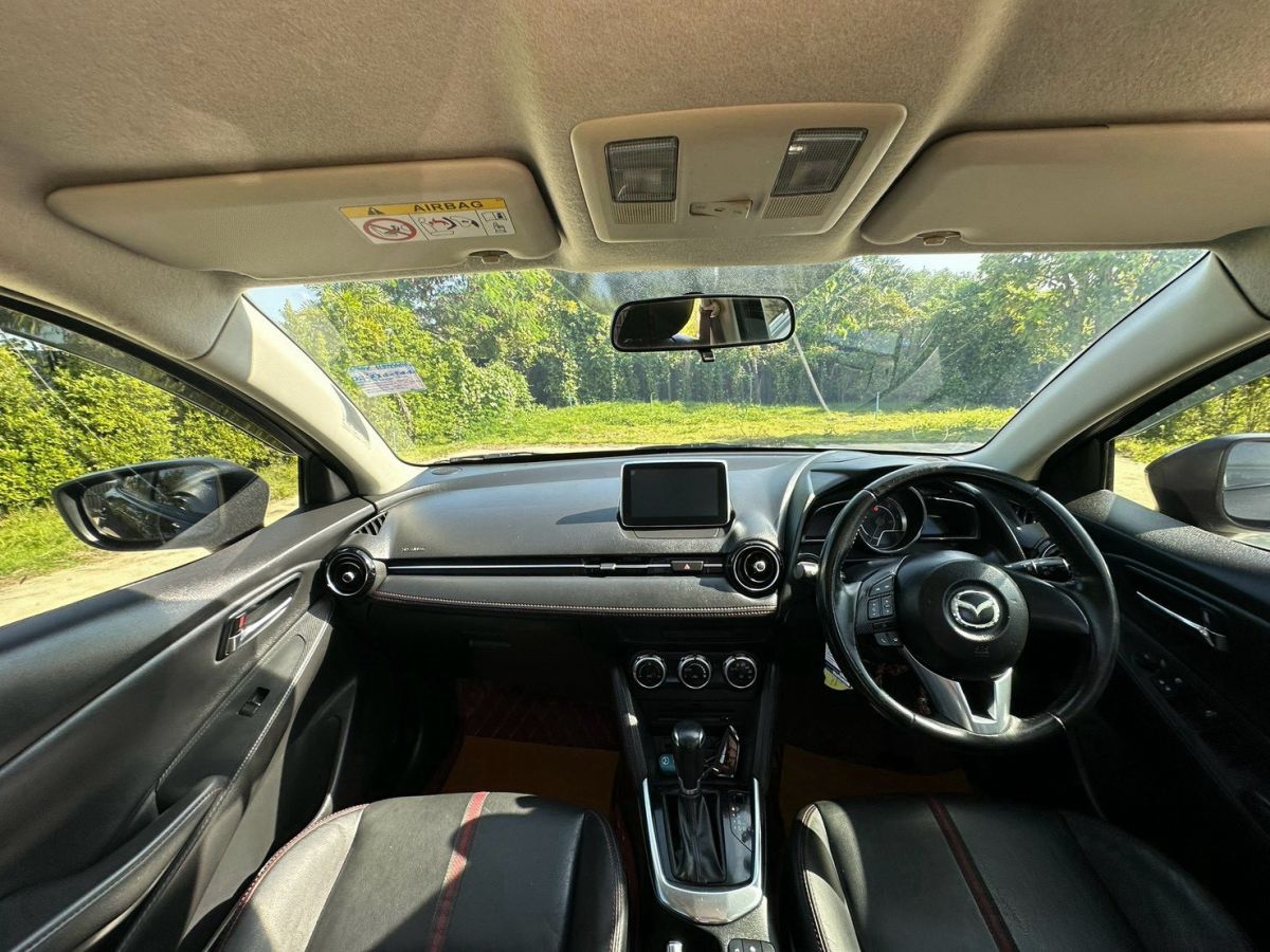 Front view of Mazda 2 Hatchback 1.5 XD Sports year 2015 black color used car in Hatyai รูปที่ 16
