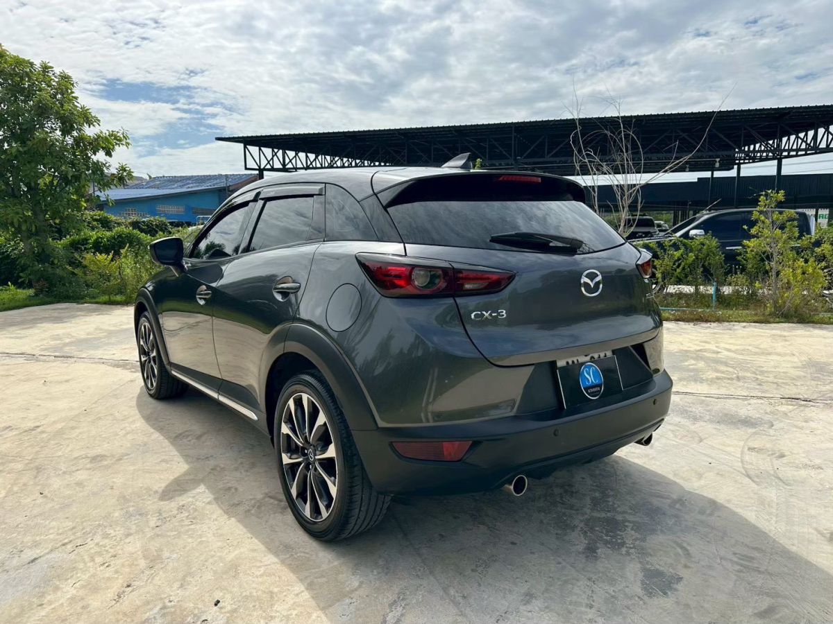 Front view of Mazda CX-3 2.0 Comfort year 2023 grey color used car in Hatyai รูปที่ 6
