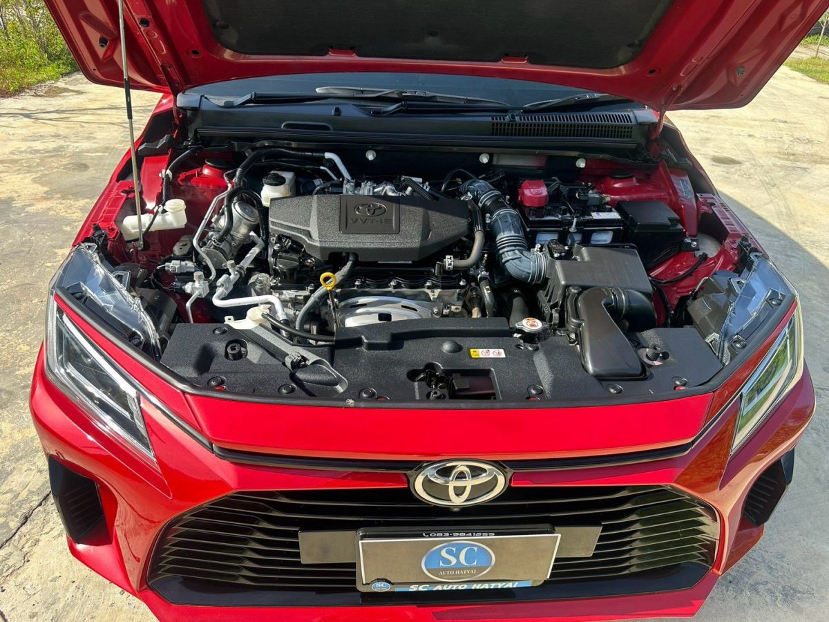 Front view of Toyota Yaris Ativ 1.2 Premium Luxury year 2023 red color used car in Hatyai รูปที่ 12