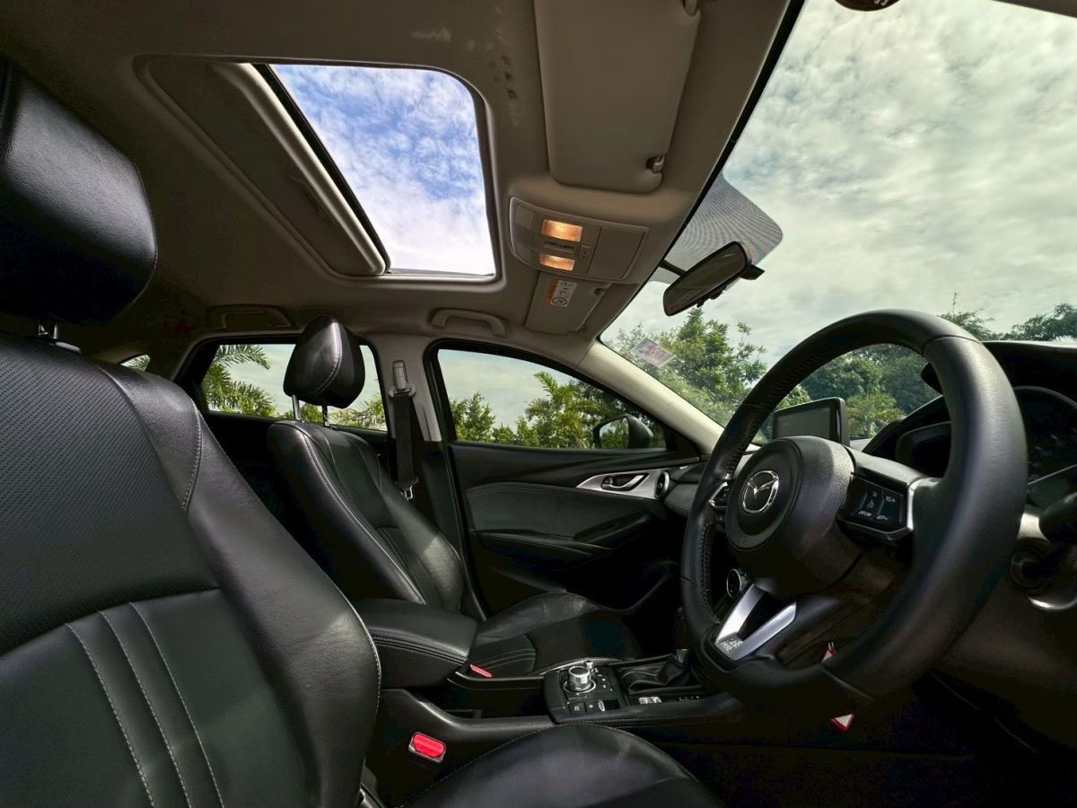 Front view of Mazda CX-3 2.0 Comfort year 2023 grey color used car in Hatyai รูปที่ 13