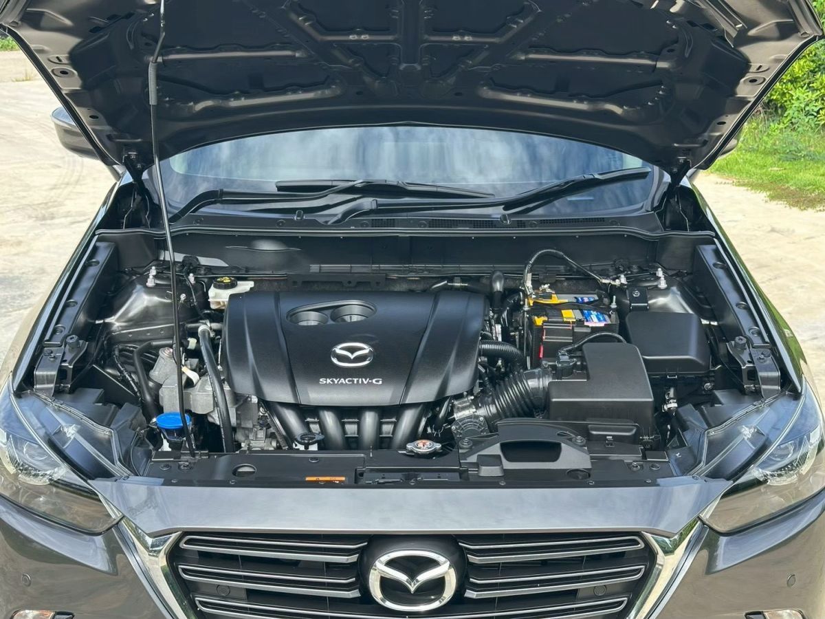 Front view of Mazda CX-3 2.0 Comfort year 2023 grey color used car in Hatyai รูปที่ 20