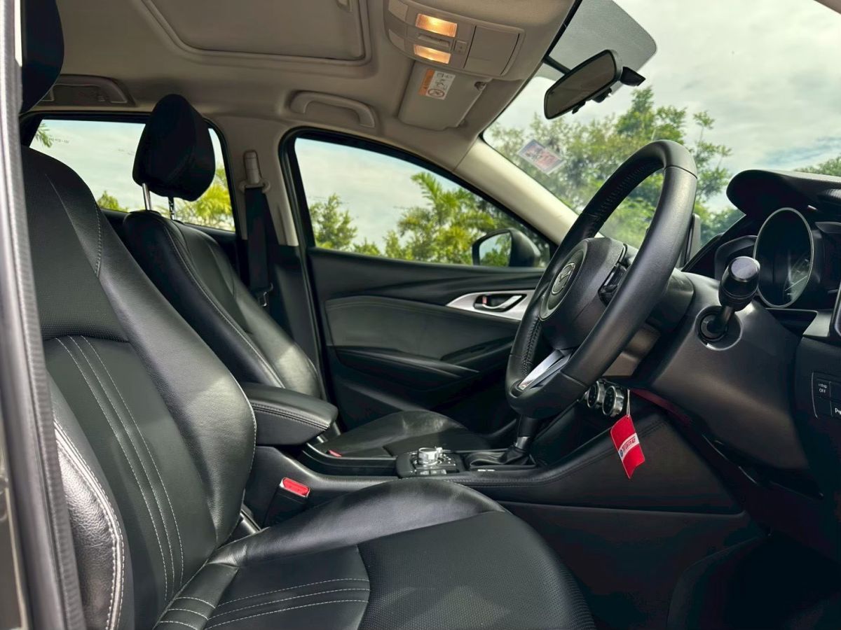 Front view of Mazda CX-3 2.0 Comfort year 2023 grey color used car in Hatyai รูปที่ 15