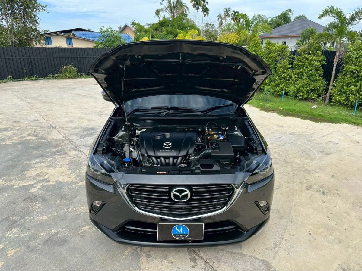 Front view of Mazda CX-3 2.0 Comfort year 2023 grey color used car in Hatyai รูปที่ 2