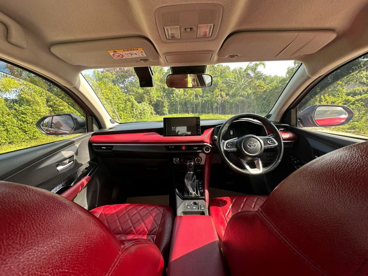 Front view of Toyota Yaris Ativ 1.2 Premium Luxury year 2023 red color used car in Hatyai รูปที่ 17