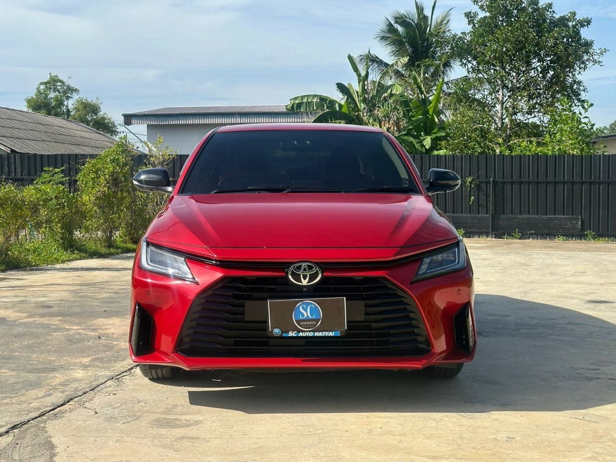 Front view of Toyota Yaris Ativ 1.2 Premium Luxury year 2023 red color used car in Hatyai รูปที่ 2